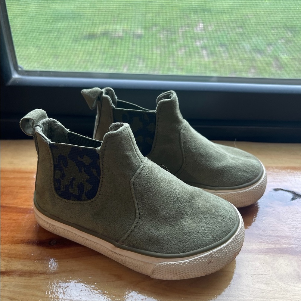 Cat & Jack Green Boot/High Top